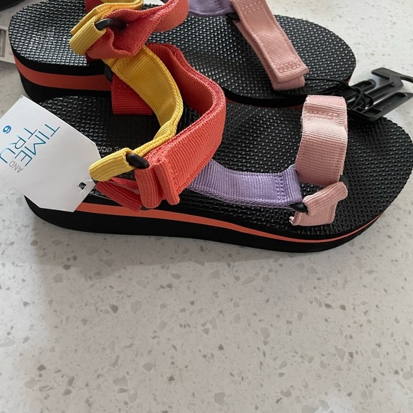 Time & Tru Sandals multi color Women’s size 6 - NWT - Picture 3 of 4
